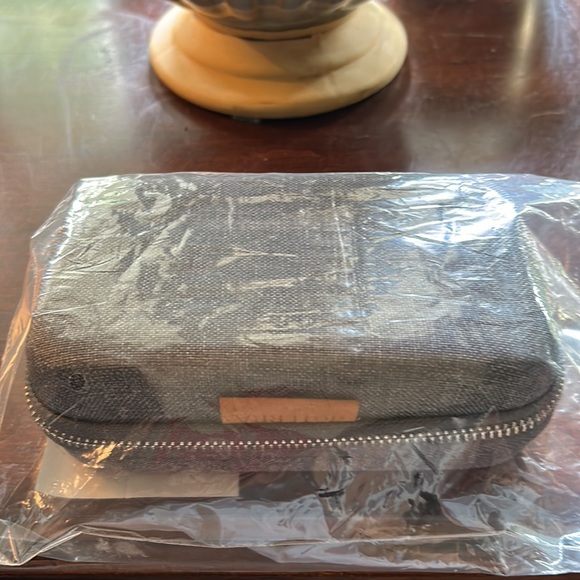 dōTERRA Essentials Travel Case - NWT - Picture 3 of 5